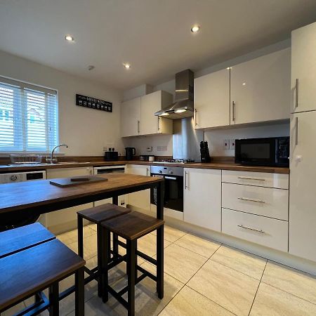 The Belfry 3 Bedrooms 2 Bathrooms Contractors & Family Higham Ferrers Экстерьер фото