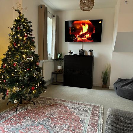 The Belfry 3 Bedrooms 2 Bathrooms Contractors & Family Higham Ferrers Экстерьер фото