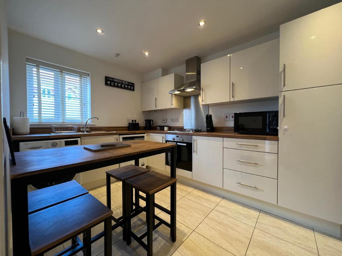 The Belfry 3 Bedrooms 2 Bathrooms Contractors & Family Higham Ferrers Экстерьер фото
