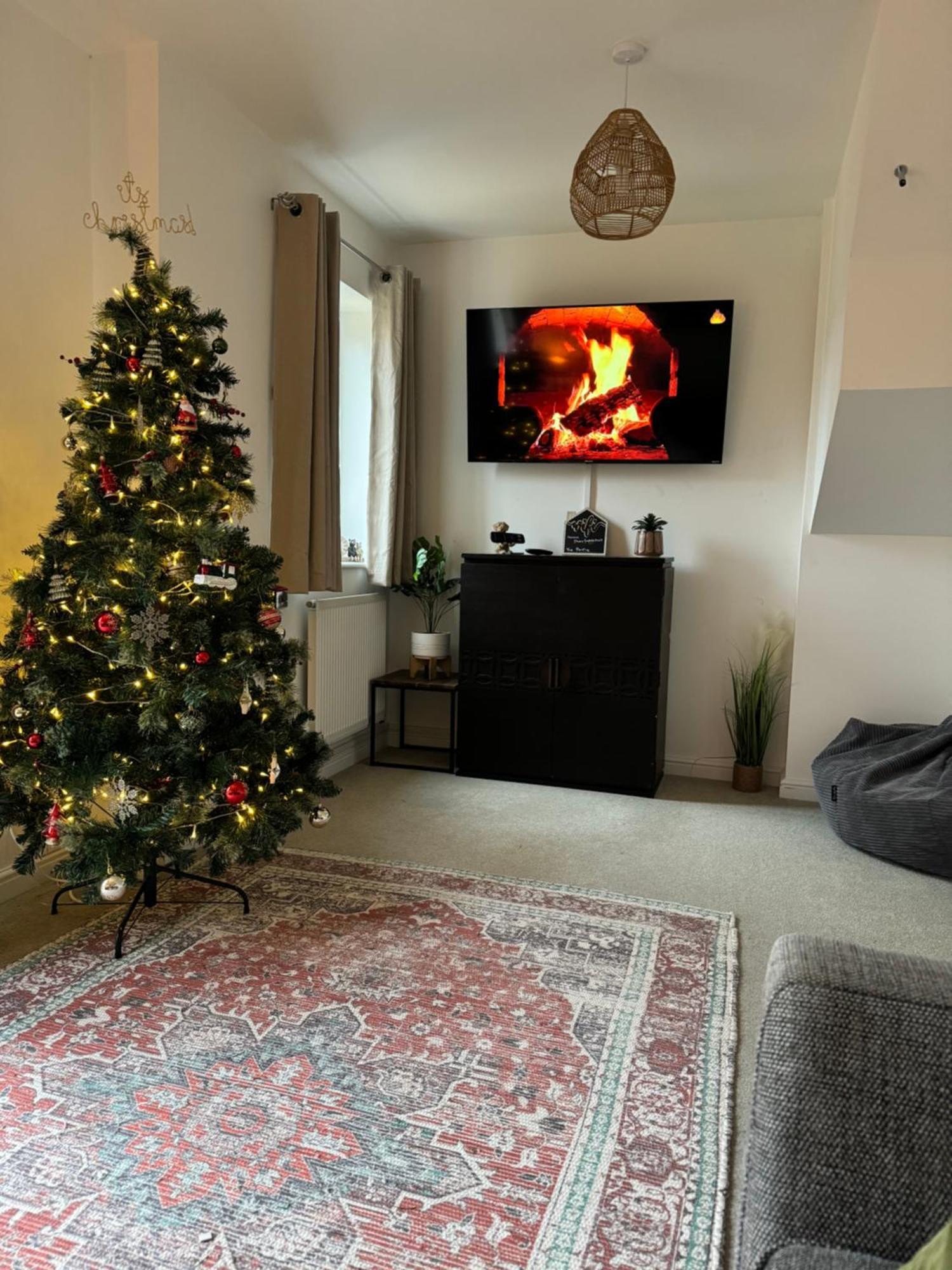 The Belfry 3 Bedrooms 2 Bathrooms Contractors & Family Higham Ferrers Экстерьер фото
